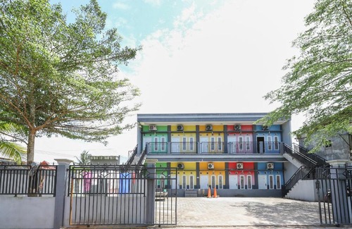 Balikpapan Hotel | RedDoorz At Pelangi Guest House