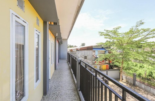 Balikpapan Hotel | RedDoorz At Pelangi Guest House