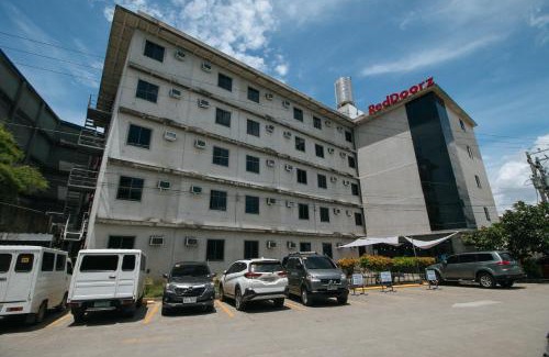 Mandaue Hotel | RedDoorz @ Insular Square Mandaue City