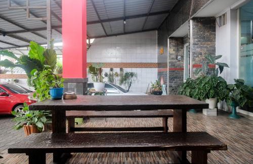 Klojen House | RedDoorz near Batik Tulis Celaket 2