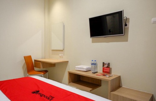 Semarang Hotel | RedDoorz near Exit Tol Banyumanik 2