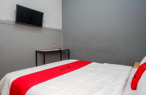 Batang Hotel | RedDoorz near Exit Tol Batang