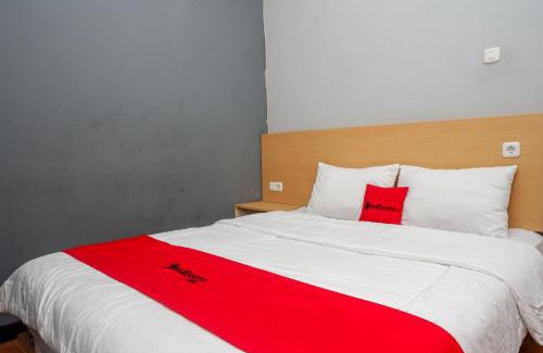 Batang Hotel | RedDoorz near Exit Tol Batang