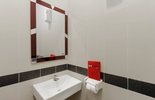 Bogor Timur House | RedDoorz near Exit Toll Bogor