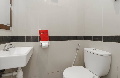 Bogor Timur House | RedDoorz near Exit Toll Bogor