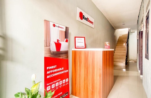 East Jakarta Hotel | RedDoorz near Graha Cijantung Mall