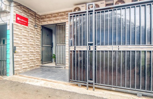 East Jakarta Hotel | RedDoorz near Graha Cijantung Mall