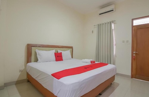 Cileunyi House | RedDoorz near IPDN 2