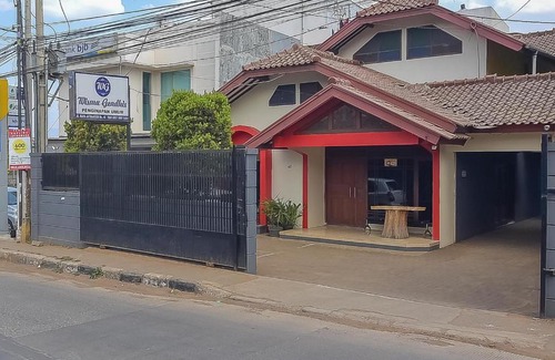 Cileunyi House | RedDoorz near IPDN 2