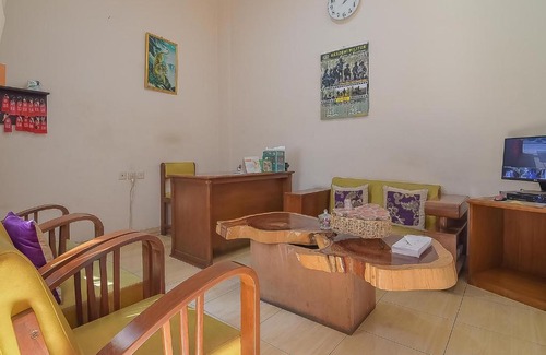 Cileunyi House | RedDoorz near IPDN 2