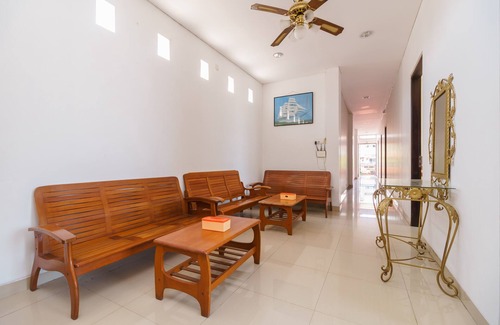 Padang Hotel | RedDoorz near Jembatan Siti Nurbaya Padang