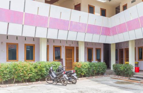 North Cirebon Hotel | RedDoorz near Pasar Pagi Cirebon 2
