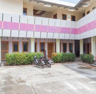 North Cirebon Hotel | RedDoorz near Pasar Pagi Cirebon 2