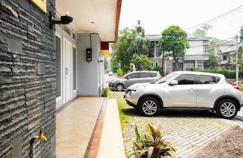 Binong House | RedDoorz near Siloam Karawaci 3