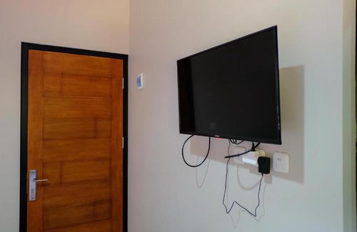 Depok Hotel | RedDoorz near Trans Studio Mall Cibubur 3