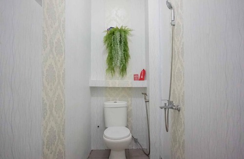 Malang Hotel | RedDoorz near Velodrome Malang 2