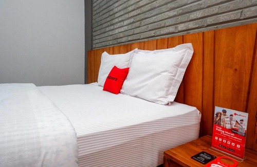 Yogyakarta Hotel | RedDoorz near XT Square 4