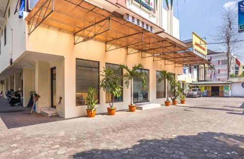 Yogyakarta Hotel | RedDoorz near XT Square 2