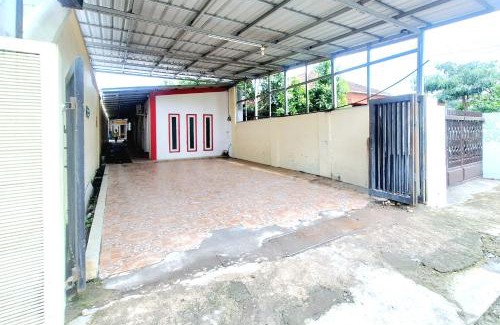 Blitar Hotel | Reddoorz New Melati near Stasiun Blitar