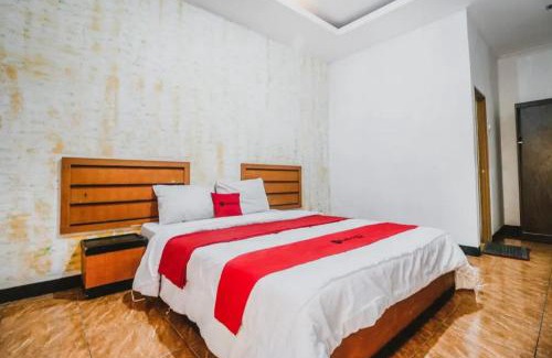Megamendung Hotel | RedDoorz Plus at Neo Asri Hotel Megamendung Puncak Bogor