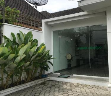 Catur Tunggal House | RedDoorz Plus @ Demangan Gejayan