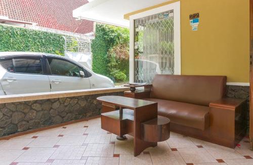 Klojen House | RedDoorz Plus near Brawijaya Museum