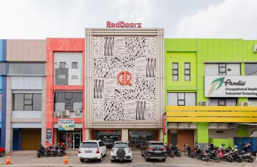 Cikarang House | RedDoorz Plus near Living Plaza Jababeka