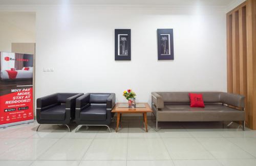 Binong House | RedDoorz Plus near Siloam Karawaci