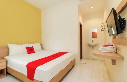 Surakarta House | RedDoorz Plus @ Slamet Riyadi