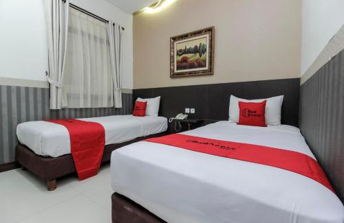 West Cirebon Hotel | RedDoorz Plus @ Tuparev Cirebon