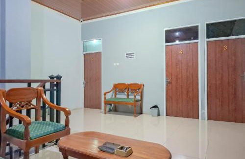 Kendal Hotel | RedDoorz Syariah at Fariza Guesthouse Kendal