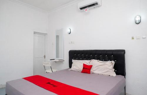 Demak Hotel | RedDoorz Syariah at Griya Merbotan Demak