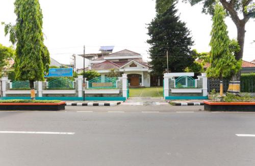 Magelang House | RedDoorz Syariah near Alun Alun Magelang Bayeman