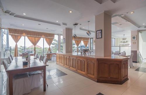 Babakan Hotel | RedDoorz Syariah near Ciledug Station