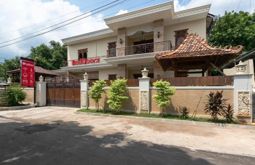 Semarang House | RedDoorz Syariah near Exit Toll Banyumanik Semarang