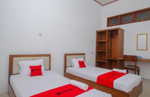 Temanggung Hotel | RedDoorz Syariah near Alun Alun Temanggung
