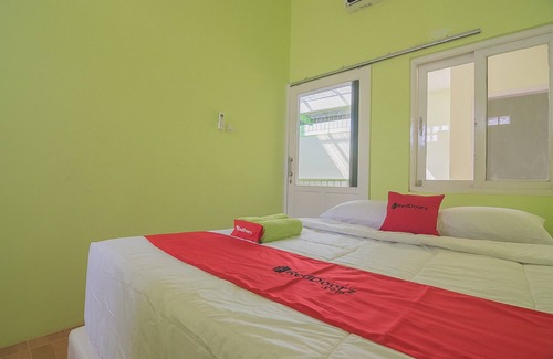 Subang Hotel | RedDoorz Syariah near Museum Wisma Karya Subang