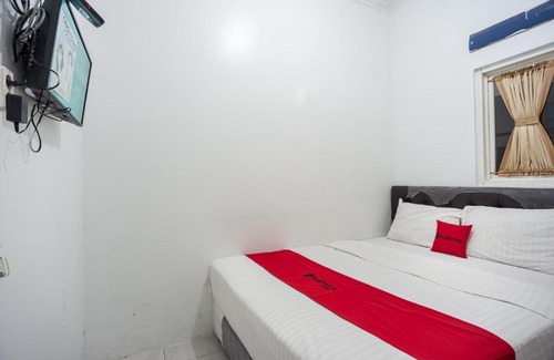 Cililitan Hotel | RedDoorz Syariah near PGC Cililitan