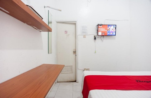 Cililitan Hotel | RedDoorz Syariah near PGC Cililitan