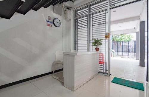Bandung Hotel | RedDoorz Syariah near Regol Park Bandung