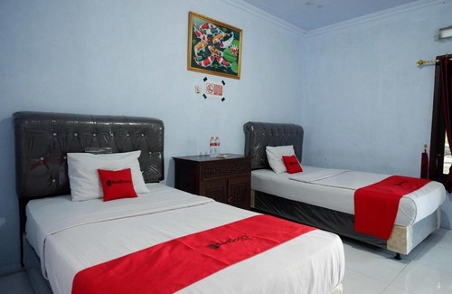 Pekalongan Hotel | RedDoorz Syariah near Stasiun Pekalongan 3