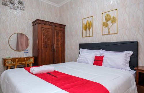 Surabaya Hotel | RedDoorz Syariah near Stasiun Gubeng 2