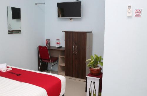 Madiun Hotel | RedDoorz Syariah near Suncity Mall Madiun
