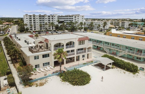North Redington Beach Condo | Redington Surf Resort 06 Quaint Beach Front Condo Motel