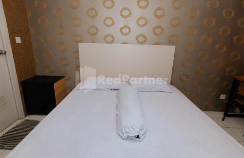 Gunung Putri Hotel | RedLiving Apartemen Podomoro Golf View - Queen Room Tower Dahoma