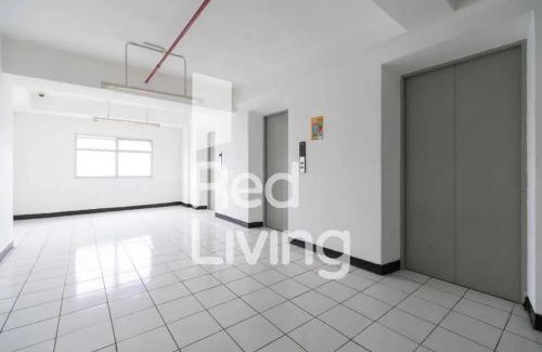 Gunung Putri Hotel | RedLiving Apartemen Gunung Putri Square - Sansan Room with Netlfix