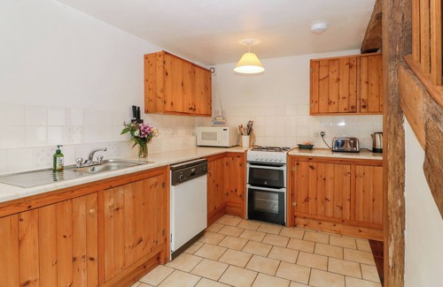 Mortimers Cross Cottage | REDSTART COTTAGE, pet friendly, with a garden in Kingsland