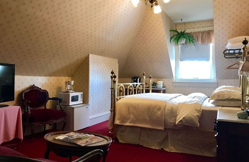Dubuque Bed & Breakfast | Redstone Inn And Suites