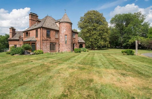 Boyds House | Redwall Castle in Germantown, MD (Washington, DC)