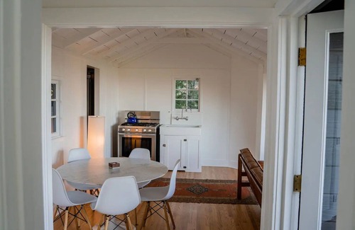 Mill Valley Cabin | Redwood Forest Bungalow In Town with Deck Views